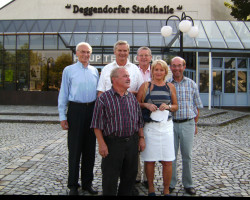 SPD-Fraktion vor der "alten" Stadthalle